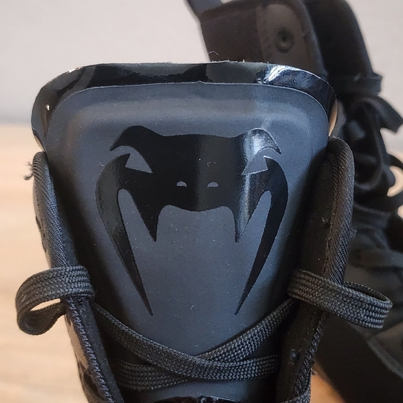 Venum Mens Elite Professional Boxing Shoes Sneakers Mid Cut Lace Up Black Size 6 - Picture 11 of 13